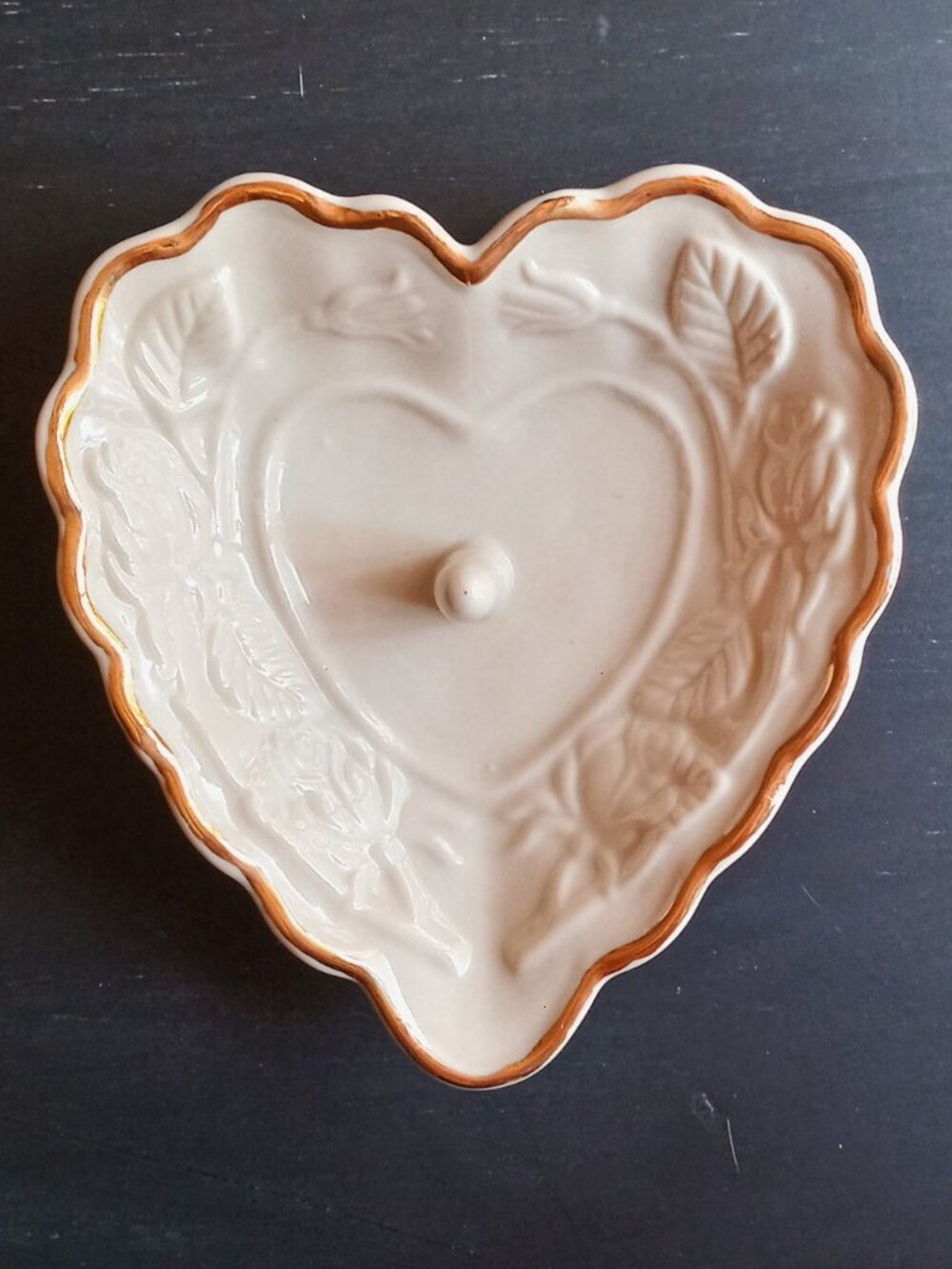 Charming Floral Embossed Gold Trim Ceramic Ring Holder Heart Shaped NICE!